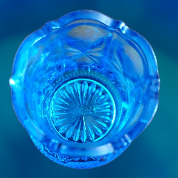 Vtg Bud Base Blue Cut Glass - Picture 4 of 4